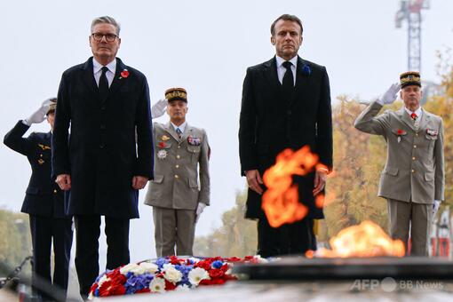 【フランス】 無名戦士の墓の慰霊の炎でたばこに火、仏国民激怒「国家への侮辱」