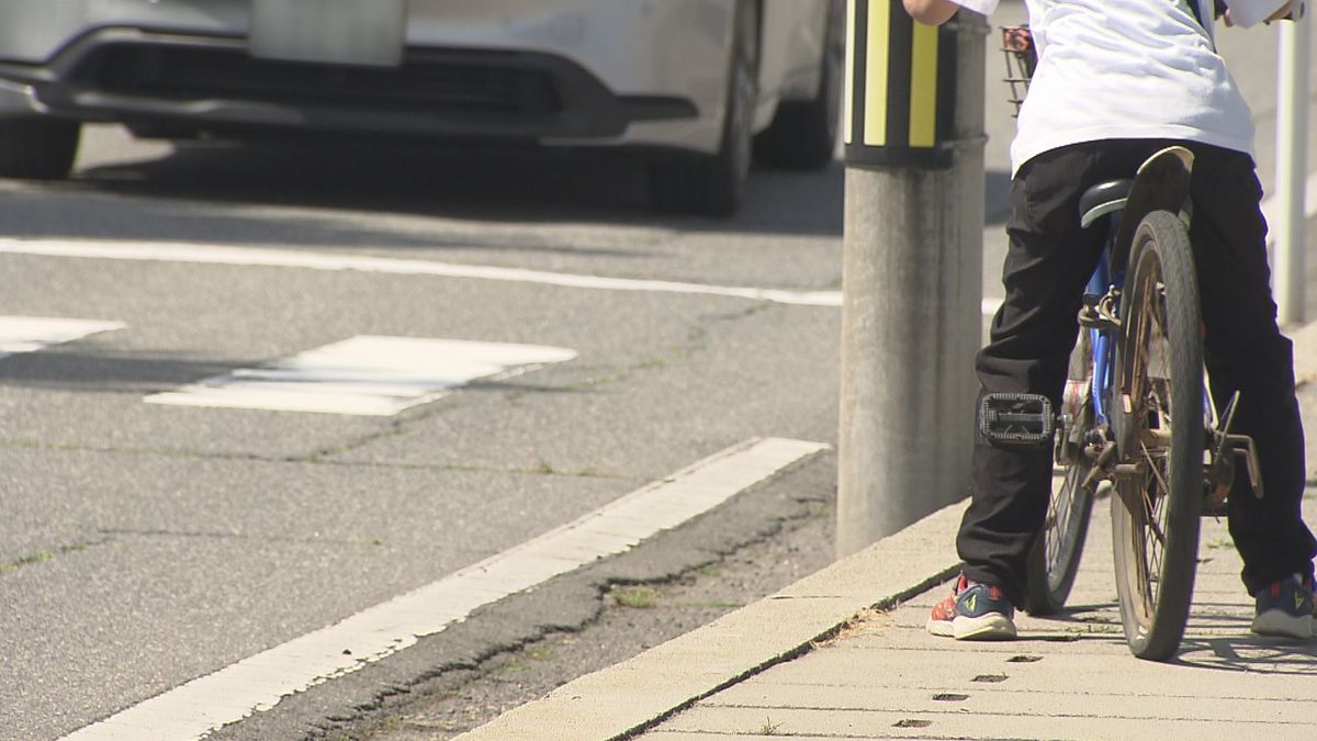 【交通】信号機のない横断歩道で自転車に乗って停まっている人は、歩行者扱い？それとも車の仲間？