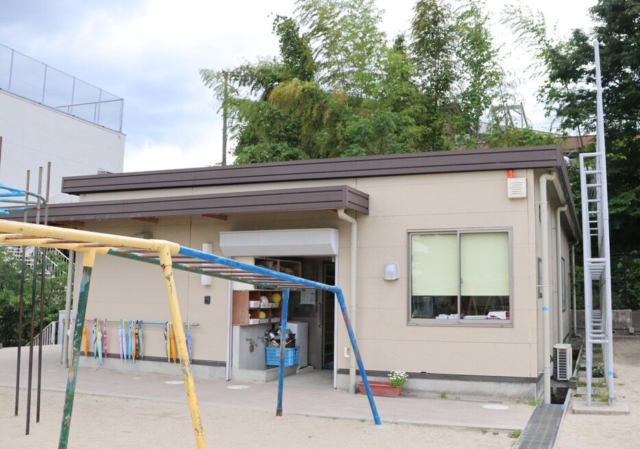 【京都】小便器を使う男子の後ろを通り、女子が個室に　小学校の「男女共用トイレ」が物議
