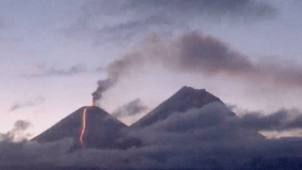 【国際】  「火山噴火のパレード｣ カムチャツカ火山７座が噴火