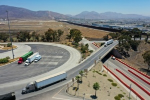 再）【国際】米、外国人トラック運転手受け入れ停止 高速道路でのUターン事故受け
