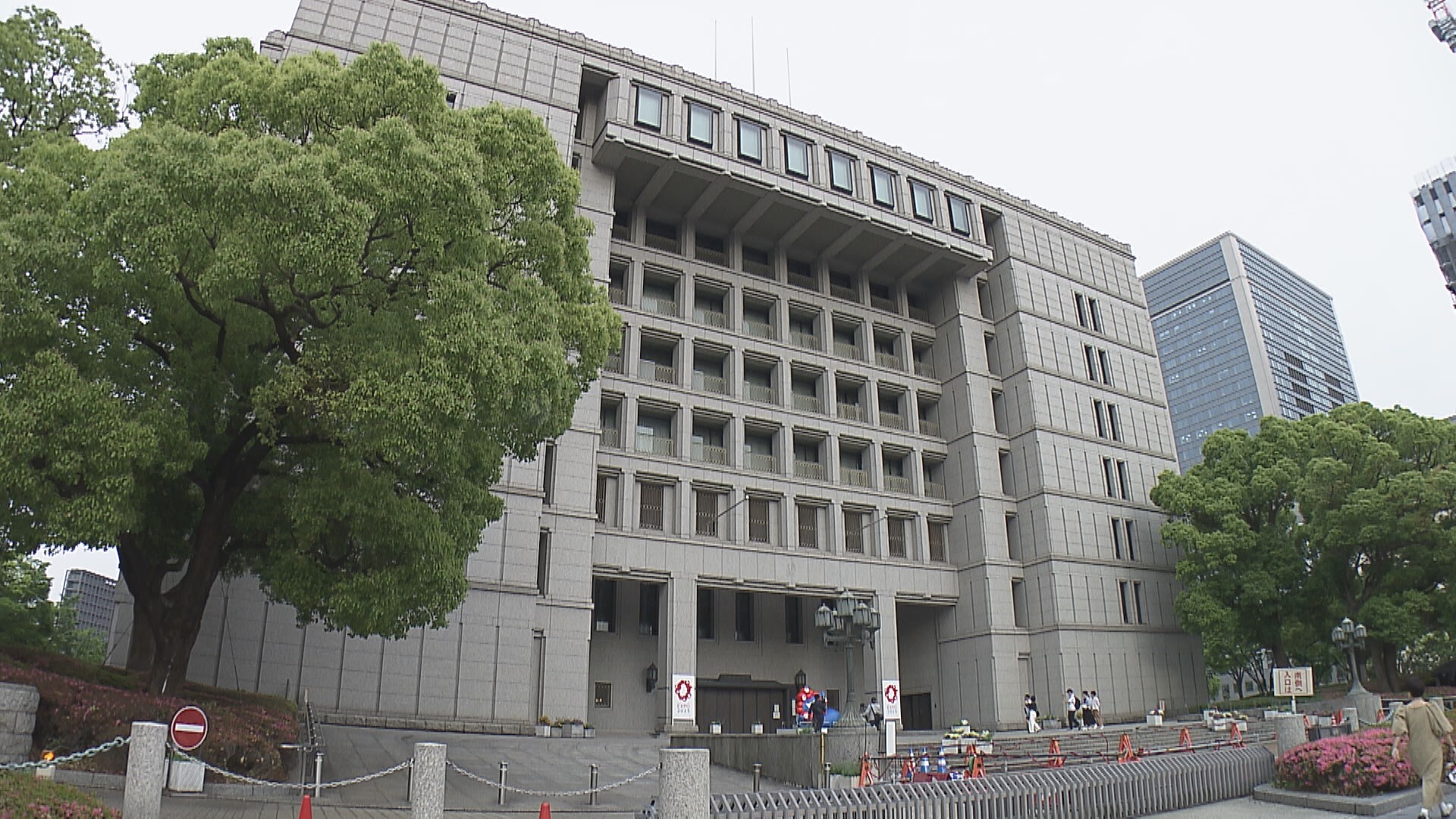 【大阪市】「ストレス解消で一服」小学校の男性管理作業員が勤務中に校舎で150回超の喫煙…前任校では近くの公園で　停職1か月の懲戒処分