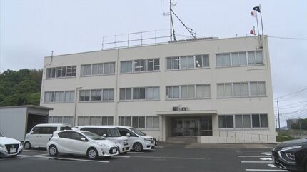 【広島】ウェットスーツで海に繰り返し潜る男3人…クーラーボックスを開けず車で立ち去ろうとし現行犯逮捕　サザエを密漁した疑いで広島県の男3人を送検