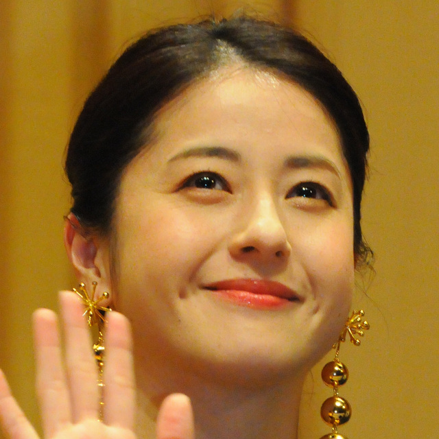 【映画】「ずっと棒読み」「違和感ヤバい」大ブレイク人気女優（41）「ジュラシック・ワールド」での初吹き替え演技が酷評の嵐…「なんでプロの声優にやらせないの？」