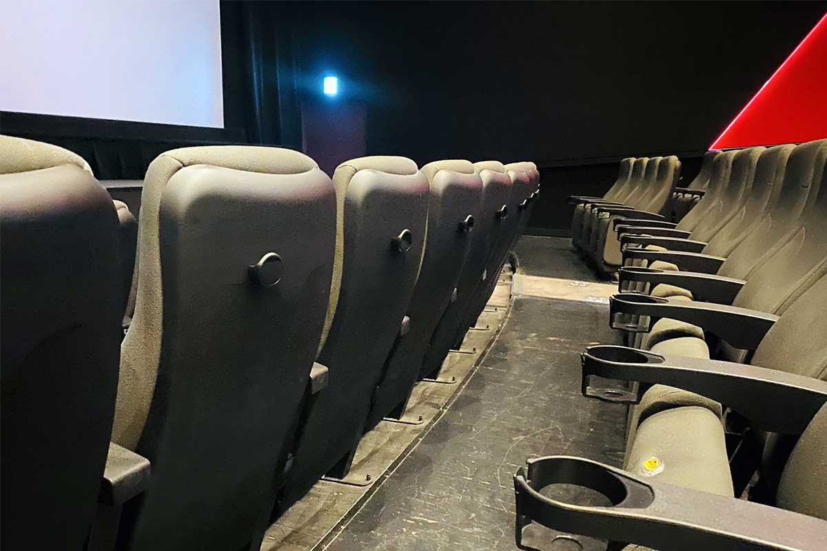 再）【映画】「鬼滅の刃」上映中にスマホの光、スタッフに盗撮犯を通報すると外国人の子どもで…
