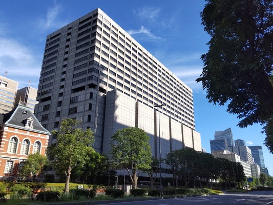 【東京地裁】国歌斉唱で起立せず都立校教員に減給処分は「重すぎて違法」…取り消し命じる
