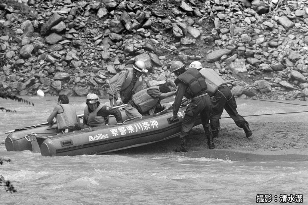 【特集】 命綱を付けた隊員が濁流に…13人が命を落とした99年「玄倉川水難事故」　警察・管理事務所・地元消防団はどう動いたのか