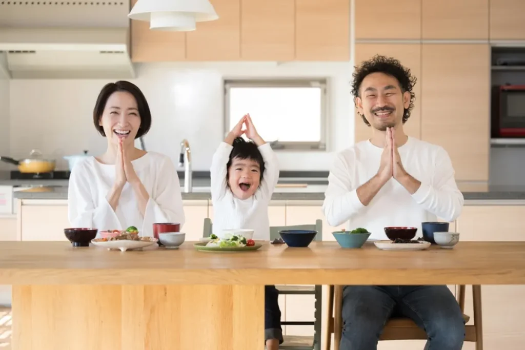 【相談】4人家族のわが家は毎月の食費が10万円超…米もパンも高いのに、ママ友の家は4人で5万円まで抑えられているそうです。何かコツがあるのでしょうか？