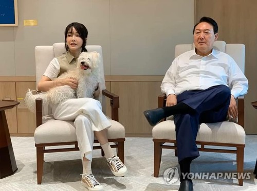 【聯合ニュース】尹氏夫妻の逮捕　残された犬と猫１１匹はどうなる？
