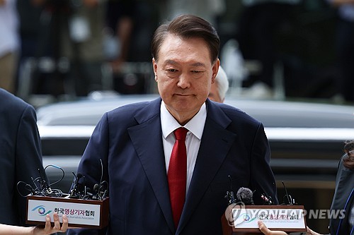 【聯合ニュース】尹錫悦前大統領の拘束令状執行「寝転んだ状態で拒否」　次回は強制連行