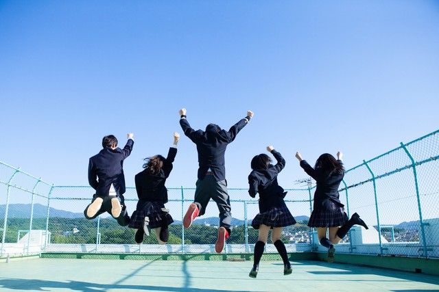 面接官｢志望動機は｣ 学生｢ありがとうございます｣ 面｢長所は｣ 学｢ありがとうございます｣ 面｢何だこいつ｣