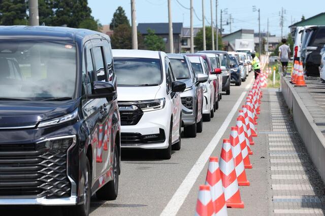 ウインカーを出さないドライバーの心理 「運転が下手だと思われる」「曲がることぐらいわかるでしょ」