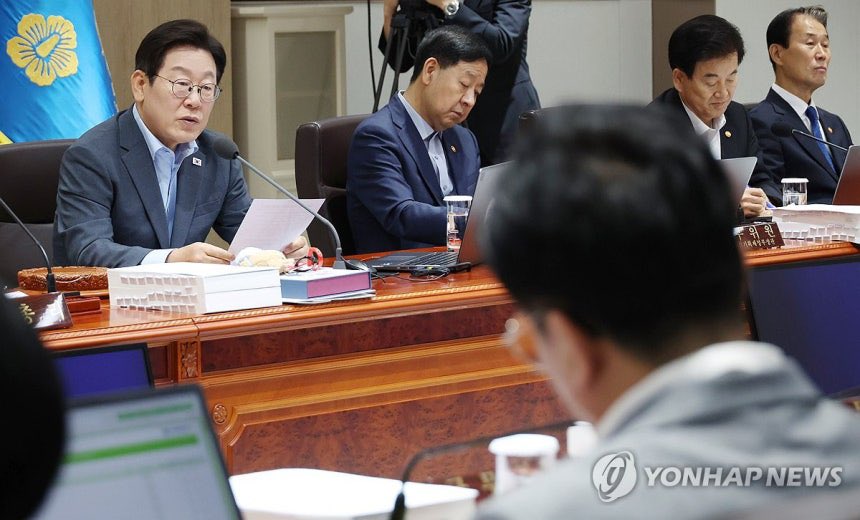 【韓国】李大統領「中国ヘイトデモ、民主主義の模範国家という大韓民国の地位に決してふさわしくない」→？？