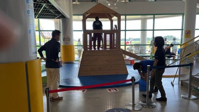 【香川】わくわく児童館の天井から約30kgの展示物「飛行機モビール」落下　割れた部品で来園者の女性と少年けが　さぬきこどもの国　高松