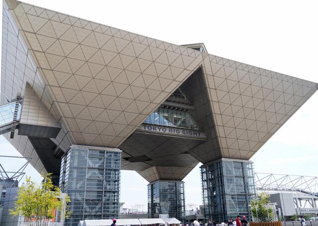 コミケ　初日来場者数は12万人　厳しい暑さの中、長蛇の列