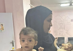 【イスラム組織ハマス】ガザで拘束するやせ細った人質男性の動画を公開、イスラエルに揺さぶりをかける狙い・・・ハマス 「彼らが食べるものは我々と同じだ、占領政府（イスラエル）は彼らを飢えさせると決めた」