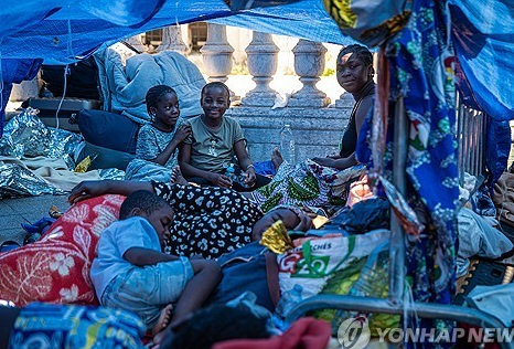 ホームレス妊婦と赤ちゃんに小便を浴びせた男、捜査される。フランス