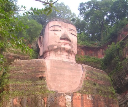 【中国の世界遺産／楽山大仏？】大仏のてっぺんで放尿……  冗談でもやっていいことと悪いことの区別が出来ないのね