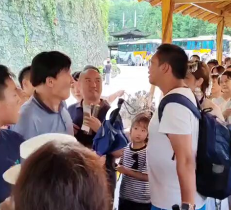 中国人が列に割り込んでお互いに罵り合うのは中国の日常