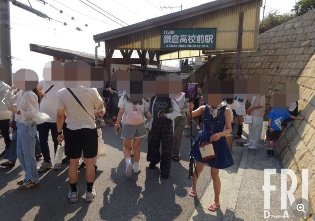 スラムダンクの聖地がスラム化。押し寄せる外国人迷惑観光客。女性が立ったまま野小便