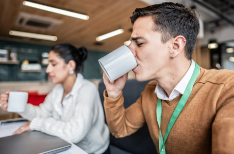 👋👦「出社はするけど、すぐ帰ります」が世界的な現象に。「Coffee Badging」は若者の本音だよね