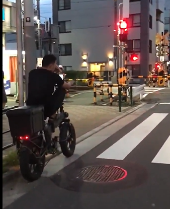 【動画あり】巷で流行ってるバイクもどきの自転車、社会問題になり始める