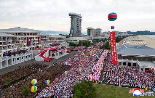 北朝鮮のリゾートを訪れたロシア人観光客「どこへ行っても同行者がいた」 単独行動に制限、深夜のビーチ散歩は可能