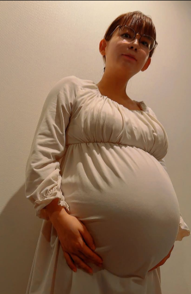 【画像】双子妊娠中の中川翔子、大きく膨らんだお腹を公開←想像以上だったｗ