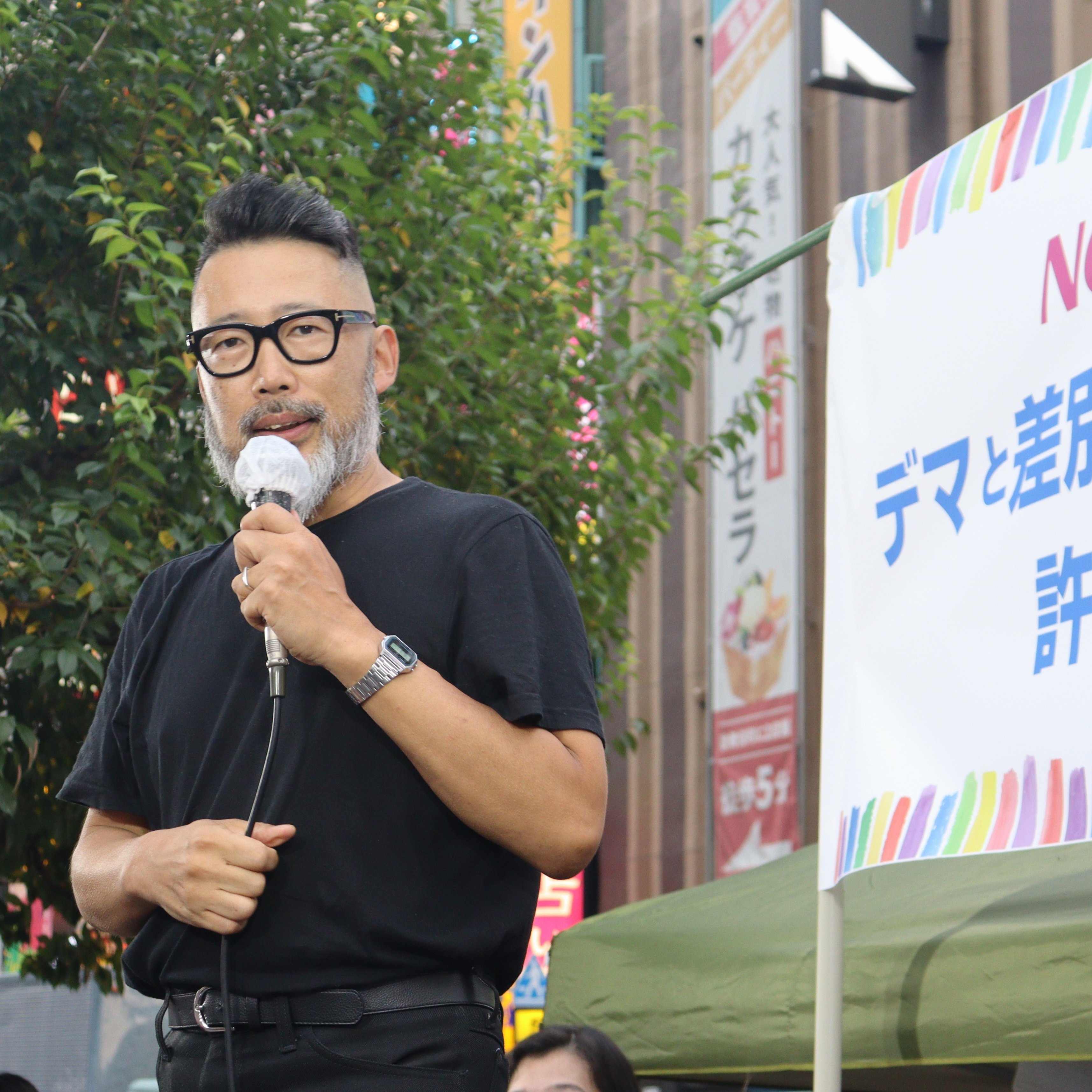 デマと差別が蔓延する社会に「NO」　1千人超が新宿駅前でアピール……音楽Pの沖野修也氏らが訴え