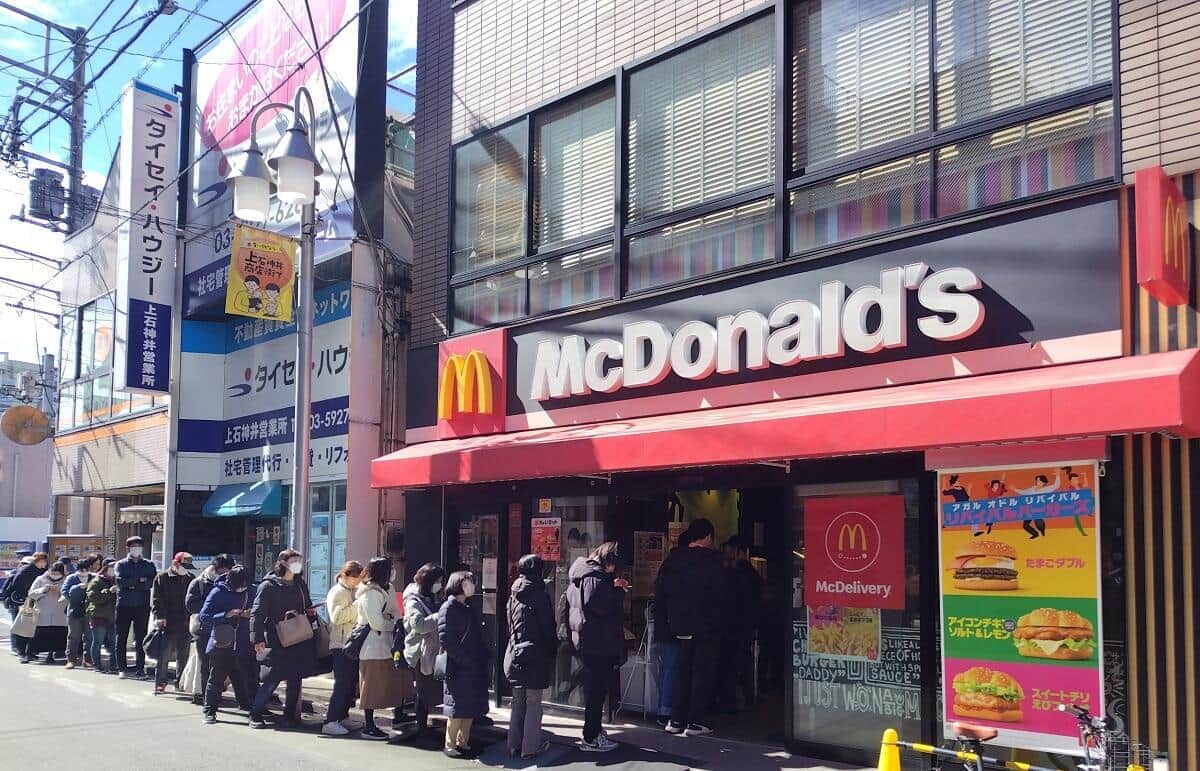 田舎のマックが2時間待ちなんだが…　お盆か？どーなってんの🤩
