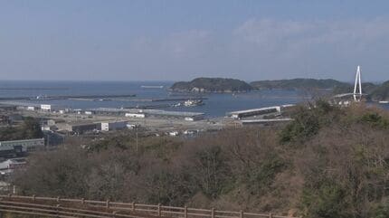 ミニボートで日本海の沖合で釣り…船尾部分から空気が漏れ、沈み始める…海上保安部が救助
