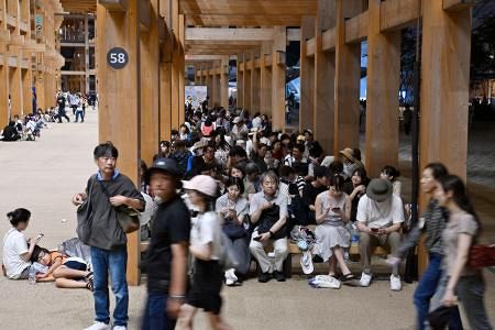 万博1時間遅れでオープンへ　帰宅困難36人搬送、熱中症など