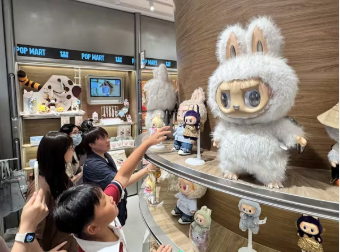 中国ポップマート、『ラブブ』人気で純利益５倍。北米市場好調で時価総額でバービーとサンリオ上回る
