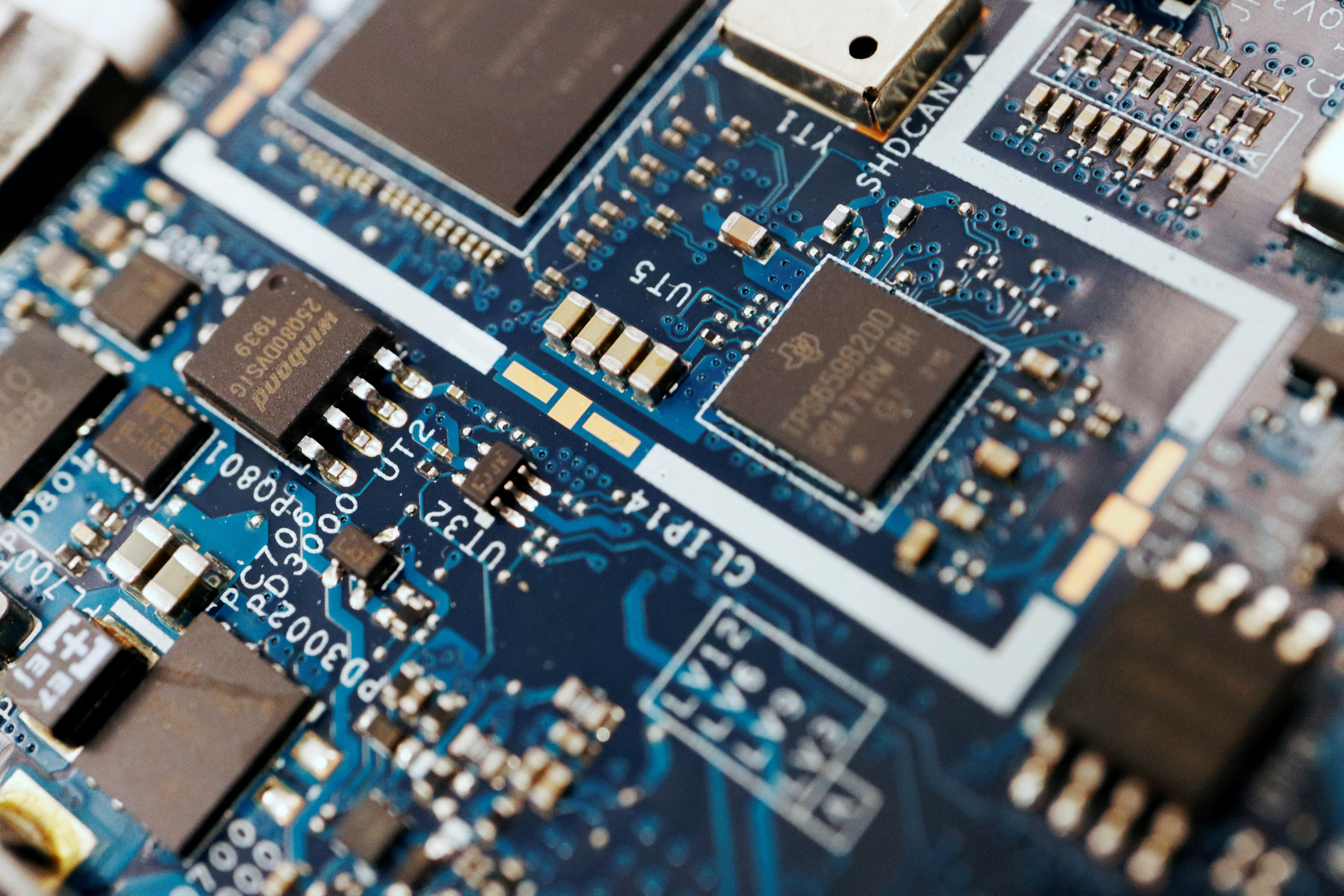 米当局、AI半導体に極秘追跡装置で対中輸出を監視していたことが発覚。中国ブチ切れ使用中止要求