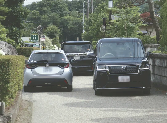 【🗻】「富士山きれいに撮りたい」外国人観光客のレンタカー事故が急増…「ハンドルが逆で慣れず」、道の狭さも