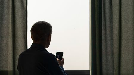 妻に｢週3日は外に出て｣と言われ一駅分の交通費とコンビニおにぎりで3時間つぶす定年夫が見つけた居場所
