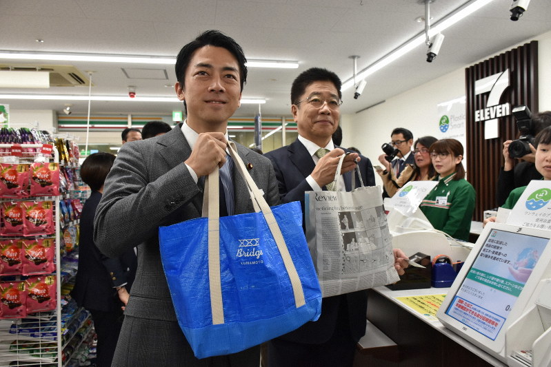 小泉進次郎農相「スーパーのレジをもっとスムーズにして欲しい」←じゃあレジ袋戻せよ
