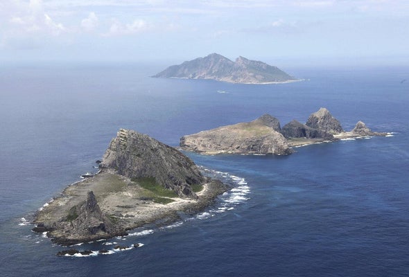 尖閣諸島領海に侵入の中国海警船２隻、魚釣島沖の領海内にとどまる