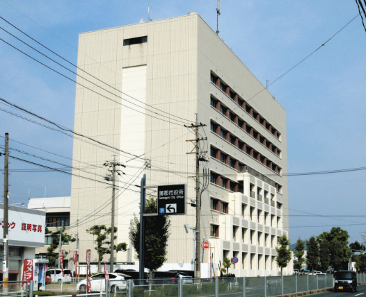 市役所庁舎が建築基準法の日影規制抵触、愛知・蒲郡　高さを低くする改築工事を実施