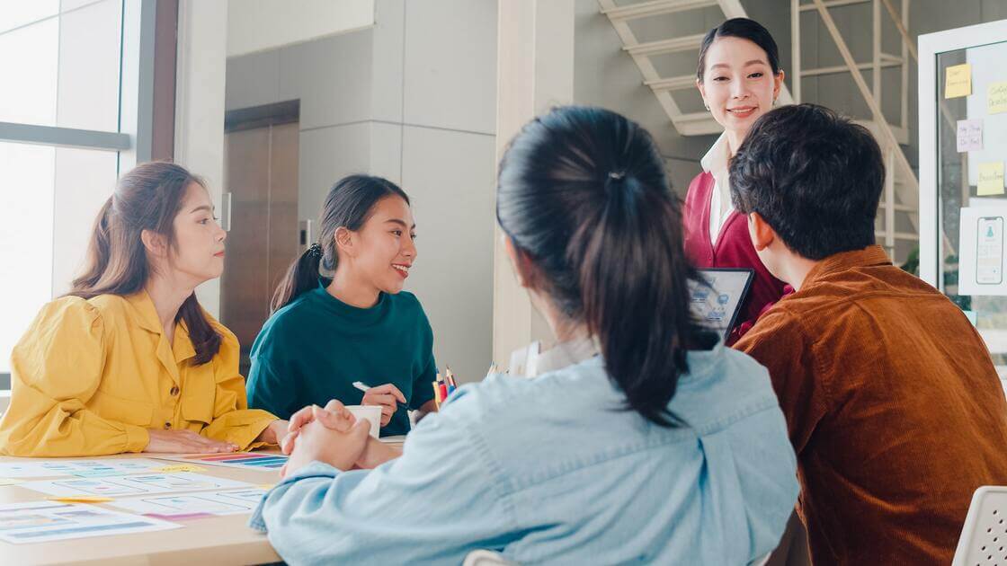 日本語を学ぶ外国人が「日本人の話し方」に驚愕…「誰も教科書通りに話していない…」（小山 のぶよ氏）