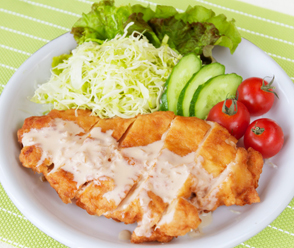 宮崎県民「お前らが食べてるのは偽物！本物のチキン南蛮がどんなものか教えてやるッ｝