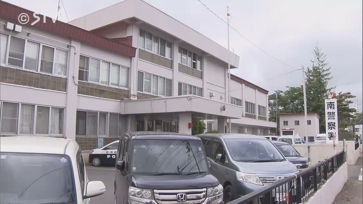 札幌市の路上で半裸の男が女性を羽交い締めに 女性は転倒させられ負傷　北海道