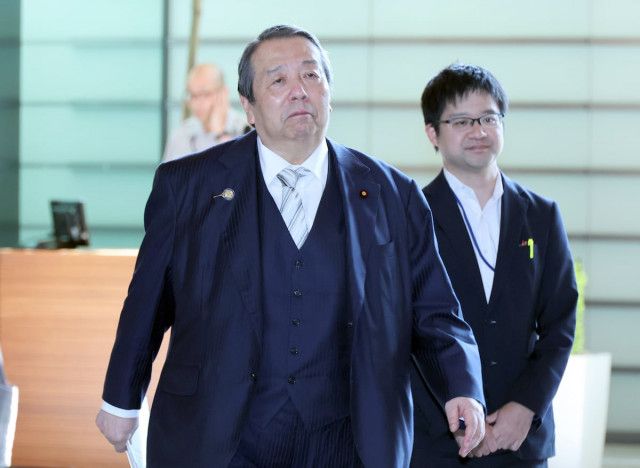 村上総務相、靖国参拝「行ったことないし、これからも行くつもりない」