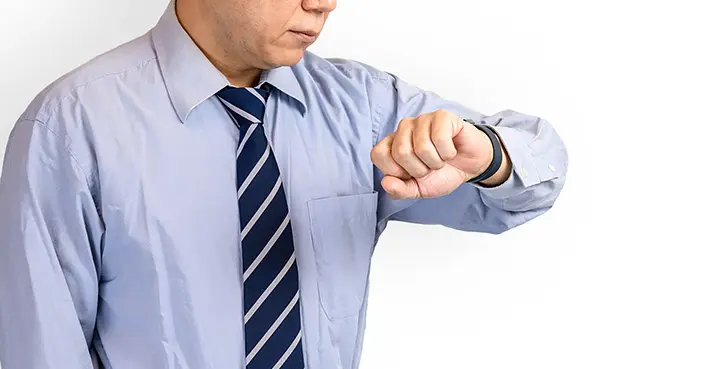 無断欠勤し連絡にも無応答の部下を捜索→JK2人とドライブデート中→雇用主ブチ切れ
