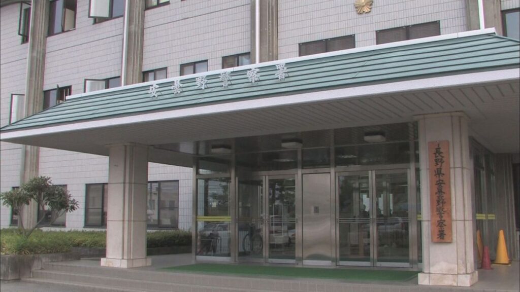 男性用下着を万引きした３４歳の女　追いかけた店員の両腕を嚙むなどして抵抗　強盗致傷の疑いで現行犯逮捕【長野】