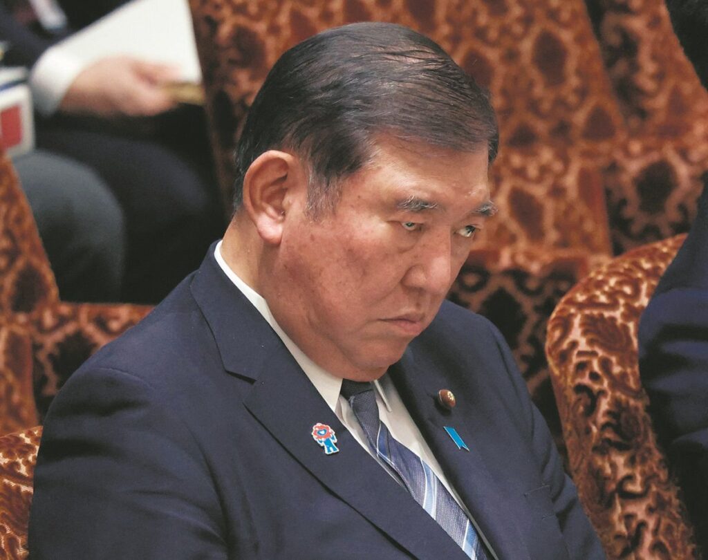 首相「多くの声に耳」と続投意欲　2時間の地方会議、出席は8分間
