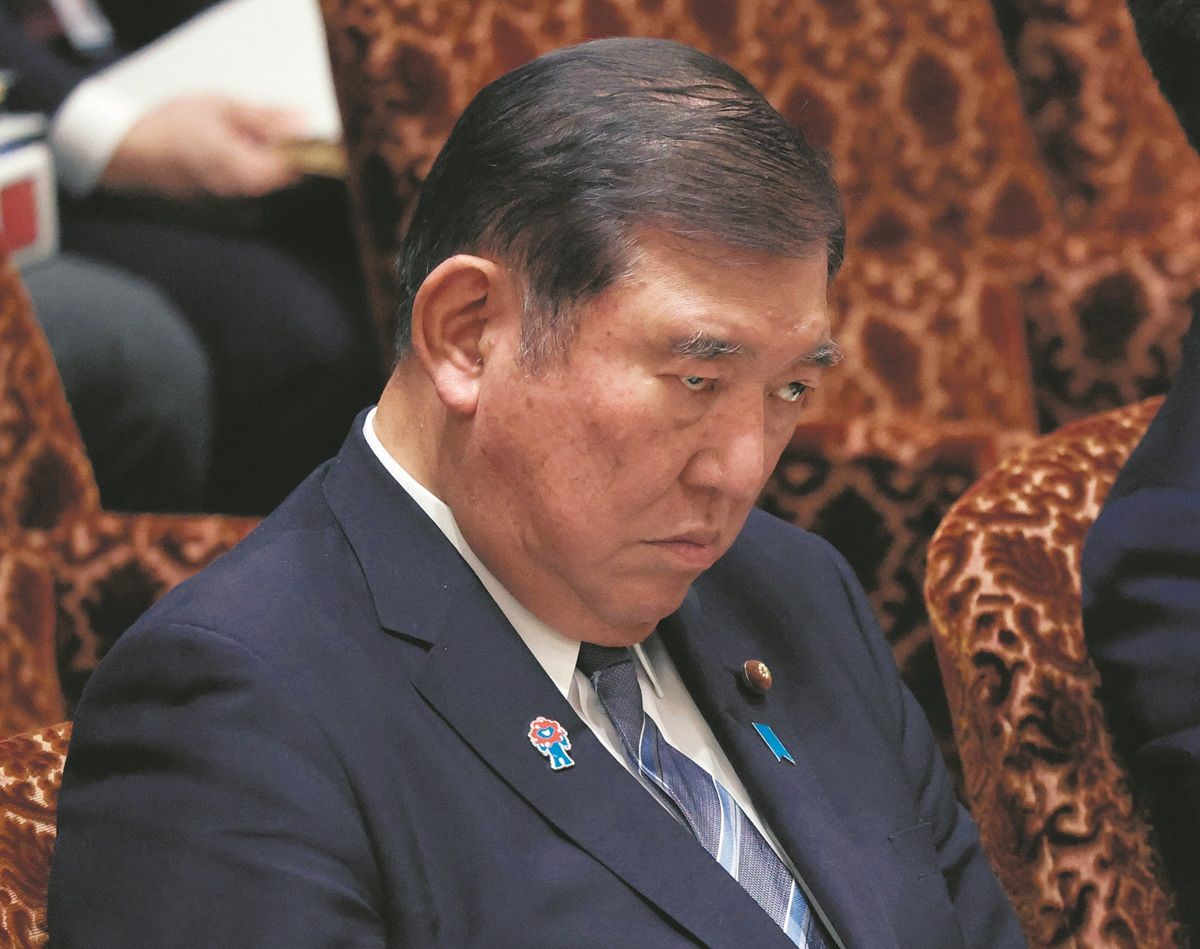 首相「多くの声に耳」と続投意欲　2時間の地方会議、出席は8分間