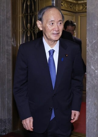 菅氏、秋政局へ両にらみ　「維新と連立」「小泉氏支援」