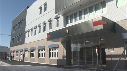 衣服を身に着けず大声で叫ぶ30代女性、警察官に取り押さえられると意識失い、約6時間後に死亡「現時点において対応は適切」帯広