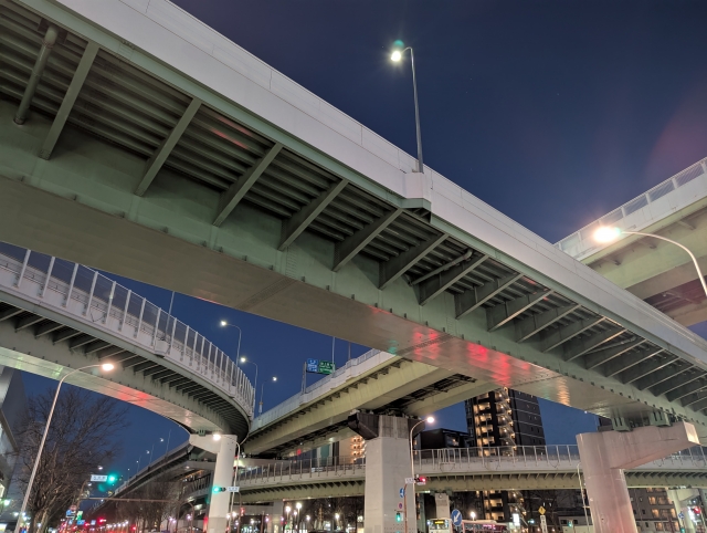 高速道路の「新しい深夜割引制度」が改悪といわれる理由